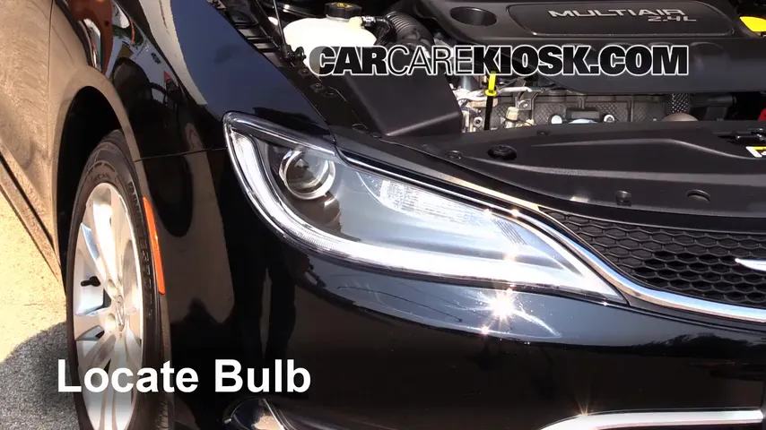2015 Chrysler 200 Limited 2.4L 4 Cyl. Sedan (4 Door) Luces Luz de carretera (reemplazar foco) 